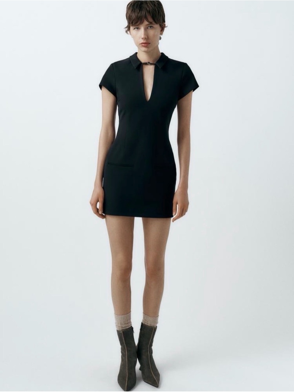 Nwt Zara Black Slim Fit Short fitted
Dress with Turn-Down Collar size M